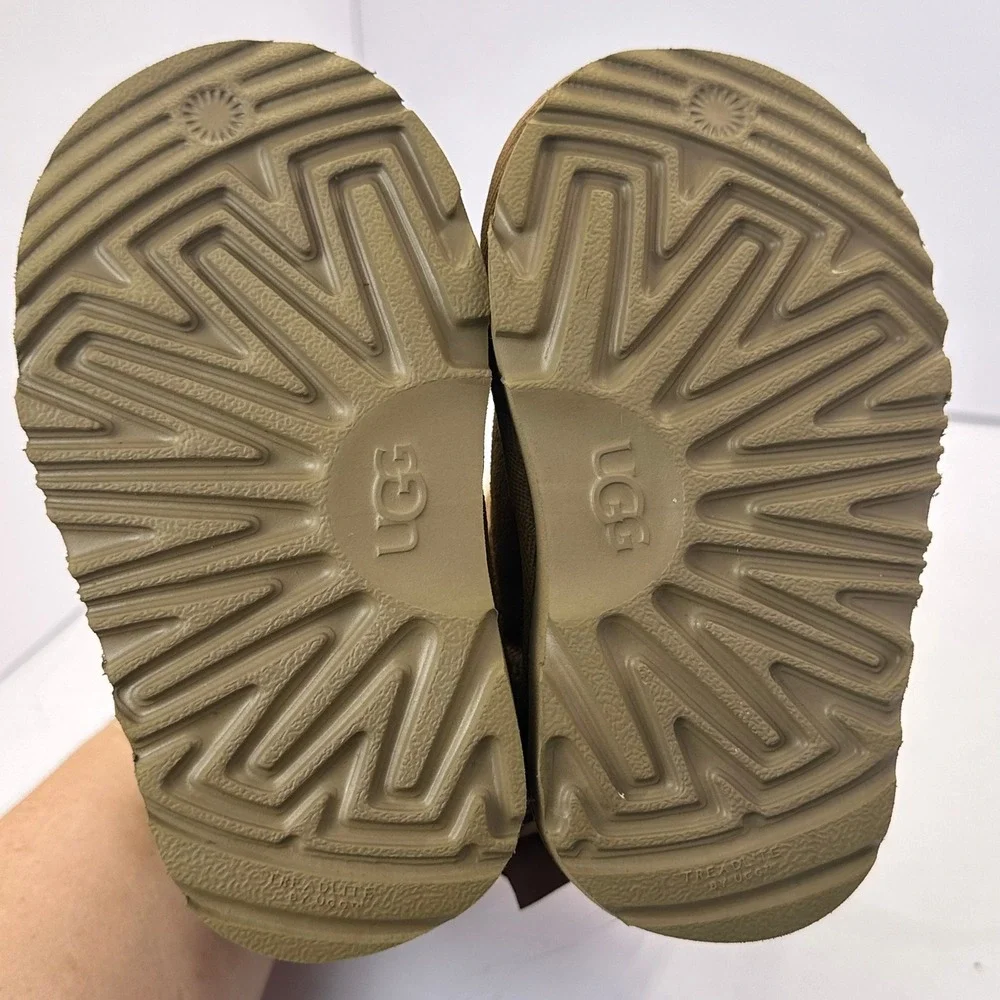 UGG Kids Bailey Bow II Stellar Moon Star Boots Chestnut Brown Suede Size 6 11191
